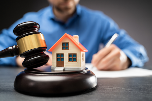 Lots of Good Reasons to Hire a Property Lawyer For Your Next Trade