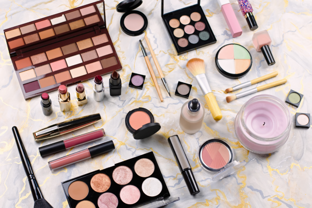 Benefits Of Purchasing Online Makeup Products