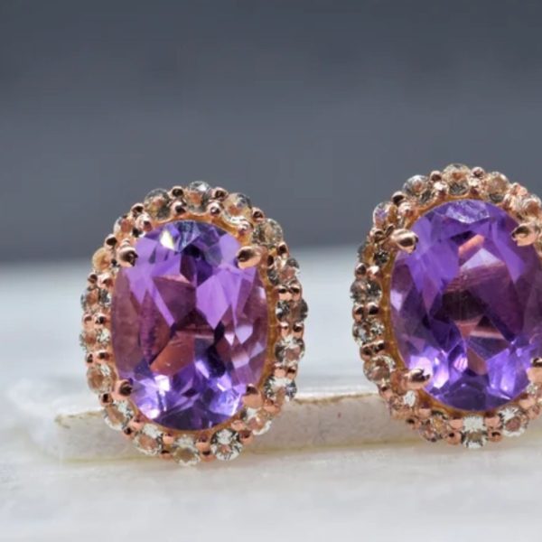 From Amethyst to Topaz: Exploring the World of Semi-Precious Stone Earrings