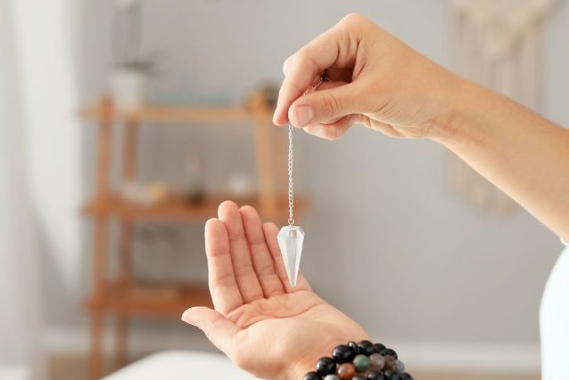 The Benefits of Using Reiki-Charged Crystals in Meditation