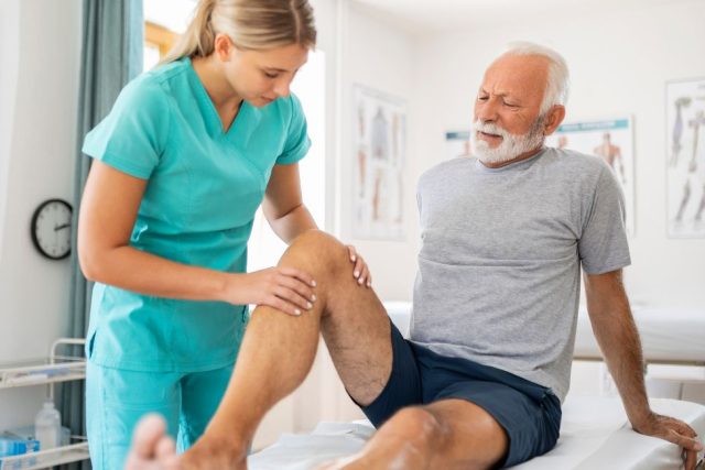 The Ultimate Guide to Relieving Hip and Knee Pain Through Physical Therapy