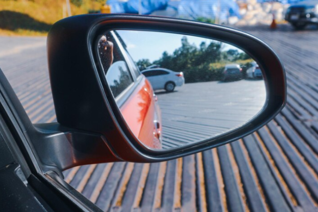 Expert Tips for Choosing the Right Replacement Glass for Your Car Side Mirror