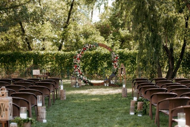 What factors should I consider when choosing an outdoor wedding venue in Utah?