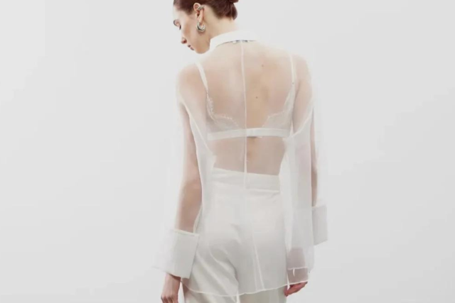 Essential Tips for Choosing an Oversized White Linen Shirt: Professional Advice