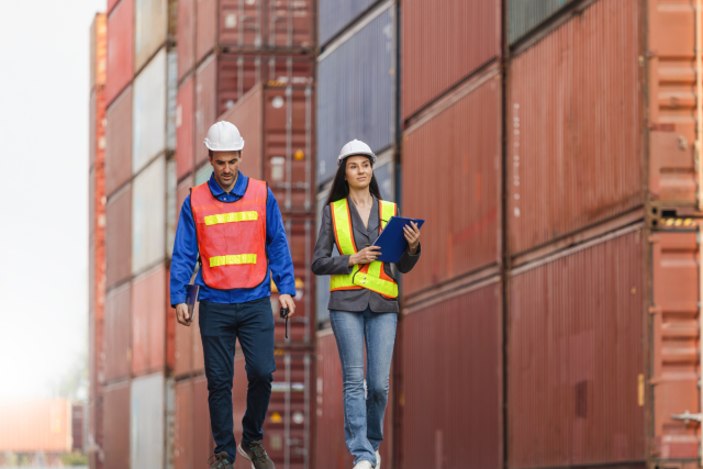 How an Import Export Manager Strengthens Compliance and Reduces Global Shipping Risks