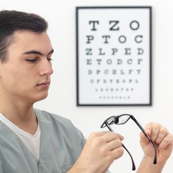 Where to Get a Reliable MTO Eye Exam in Brampton Without Long Waits